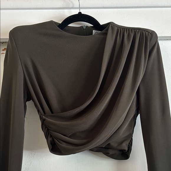 ZARA Shoulder-padded Olive Drape Long Sleeve Crop Top - Picture 4 of 6